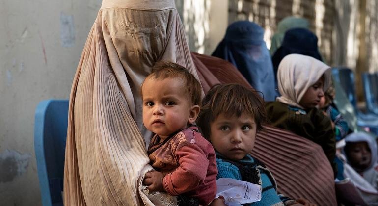 Afghanistan : les Talibans tentent d’effacer les femmes de la vie publique, dénoncent des experts de l’ONU